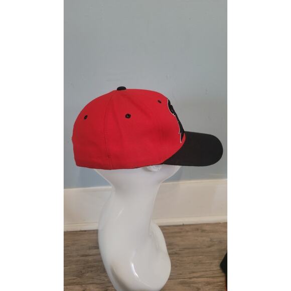 Vintage FUBU 05 Red Black Fitted Hat Two-Tone Logo Cap Y2K Streetwear Size Large - Picture 4 of 8